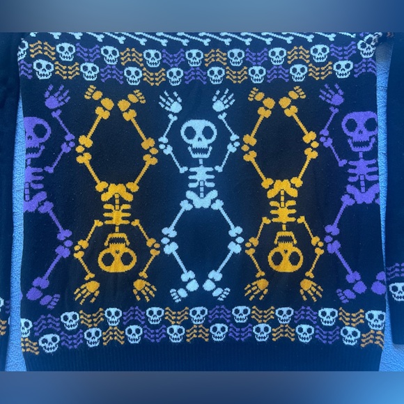 Halloween dancing skeleton sweater - Picture 2 of 10